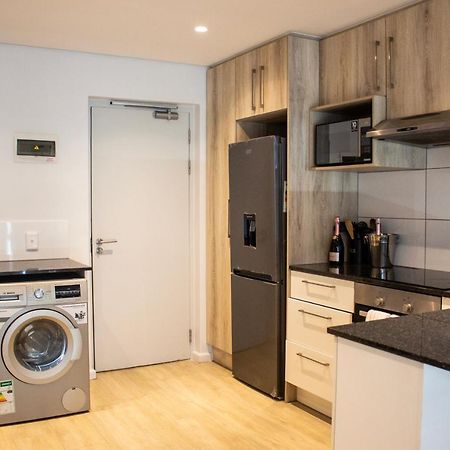 Chic, Central, Family & Group Stay - Stylish 2 Ensuite Bedroom Apartment With Spacious Balcony 케이프타운 외부 사진
