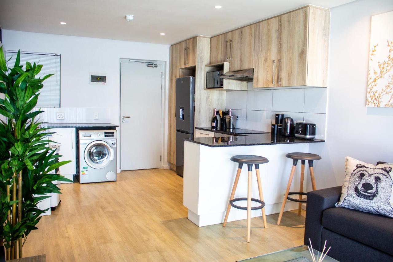Chic, Central, Family & Group Stay - Stylish 2 Ensuite Bedroom Apartment With Spacious Balcony 케이프타운 외부 사진