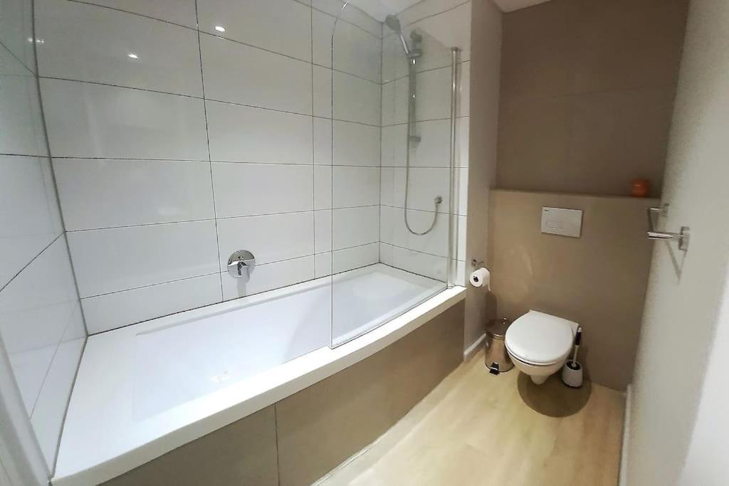 Chic, Central, Family & Group Stay - Stylish 2 Ensuite Bedroom Apartment With Spacious Balcony 케이프타운 외부 사진