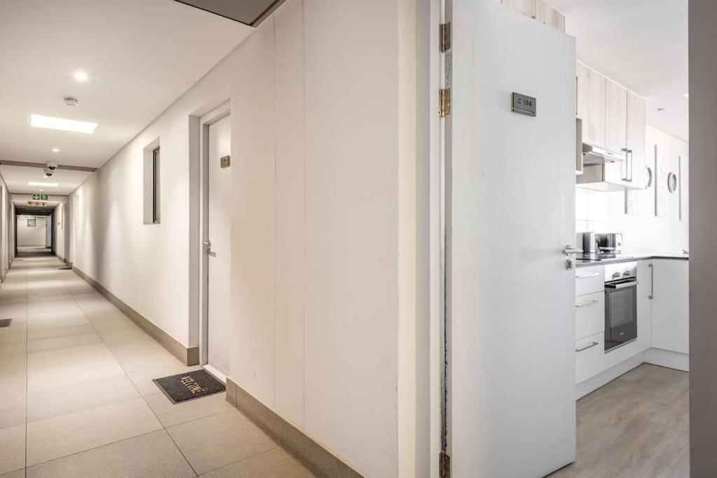 Chic, Central, Family & Group Stay - Stylish 2 Ensuite Bedroom Apartment With Spacious Balcony 케이프타운 외부 사진